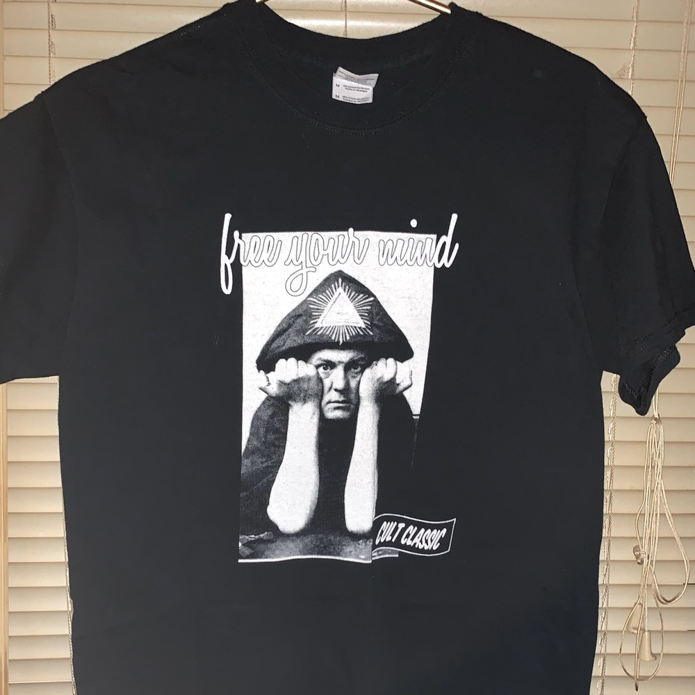 Free Your Mind Cult Classic tshirt sz M